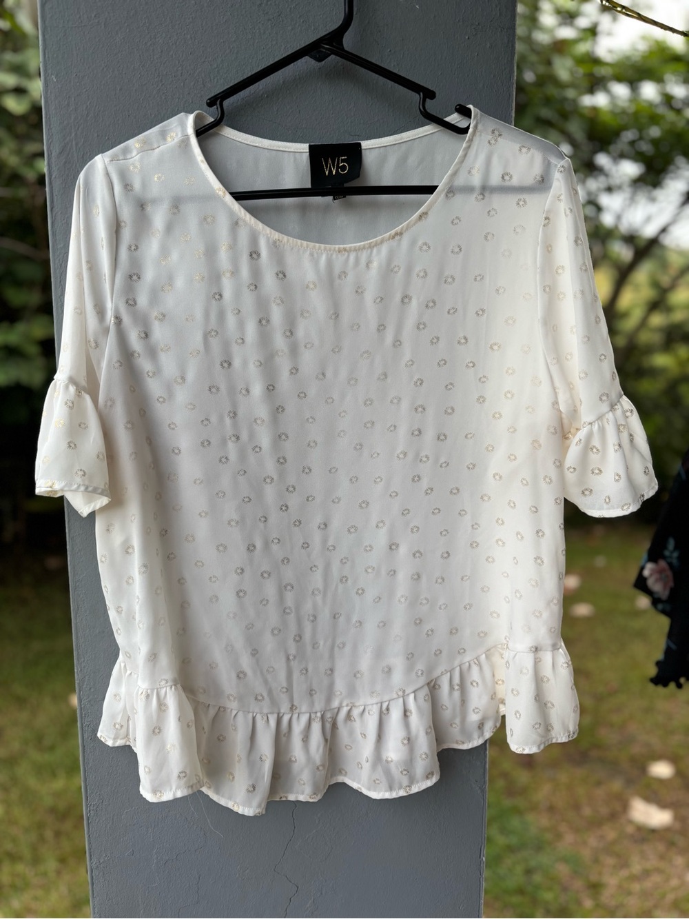 W5 Cream Short Sleeve Ruffle-Hem Blouse Size Large